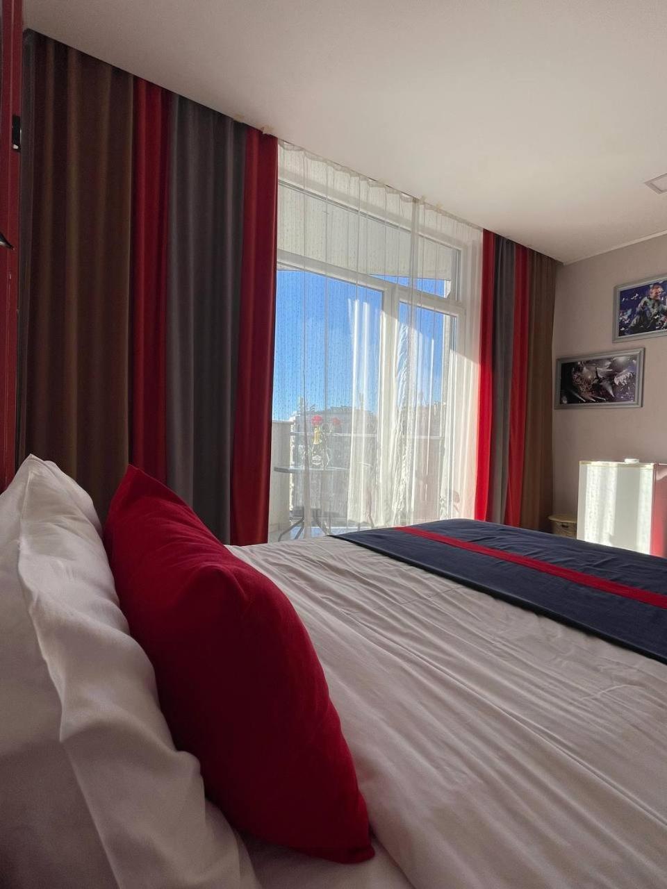 Rock Hotel First Line Batumi Esterno foto